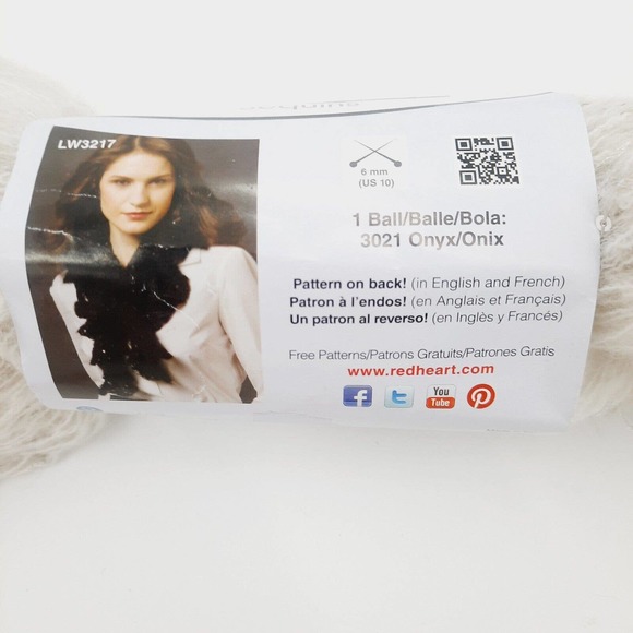 10 skeins Red Heart Boutique Rigoletto Sequins Yarn-Cream 3101 8 yds-Bulky 6 - Picture 4 of 9